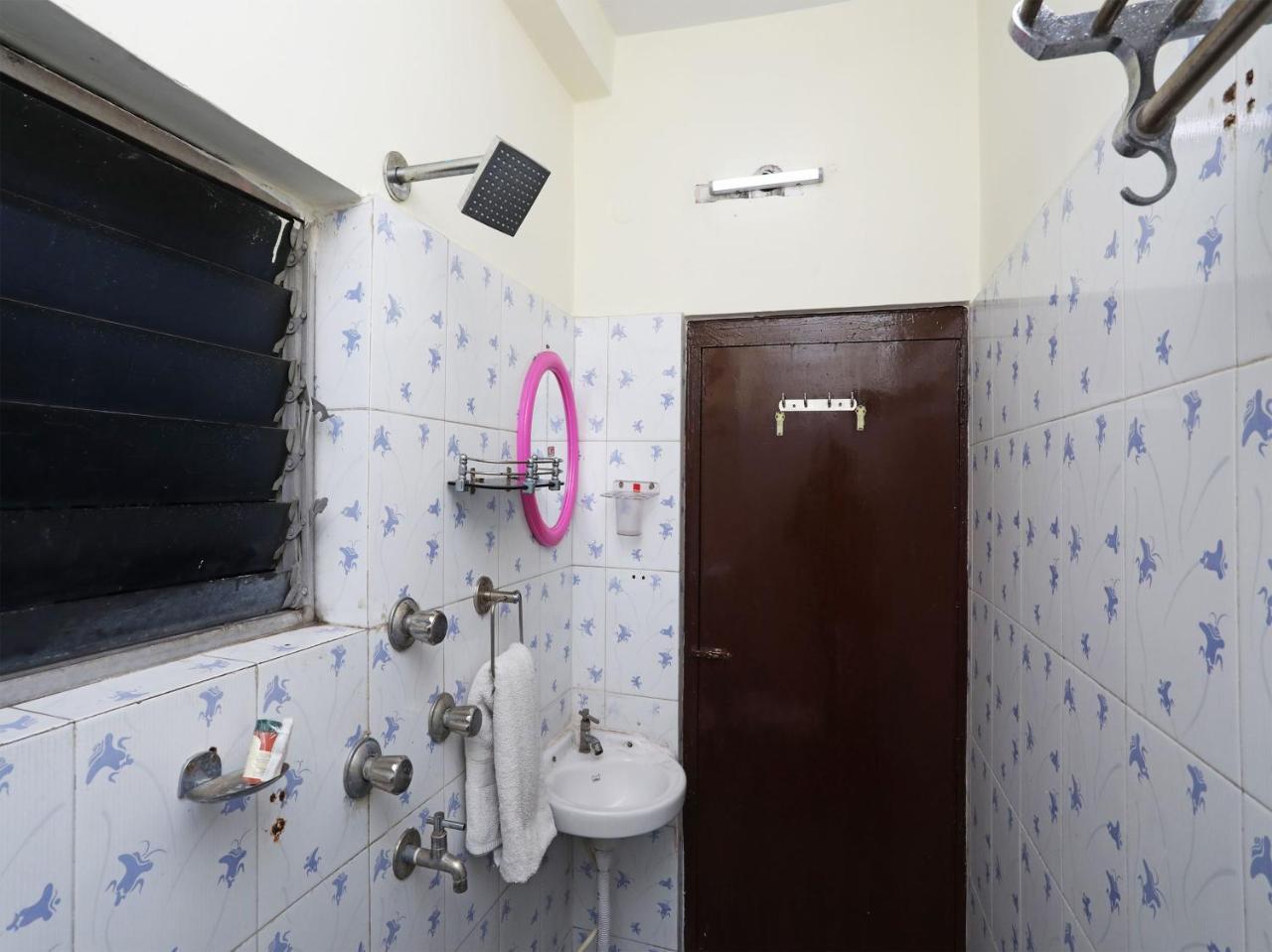Oyo 13906 Vinita Inn Santragachi Dış mekan fotoğraf
