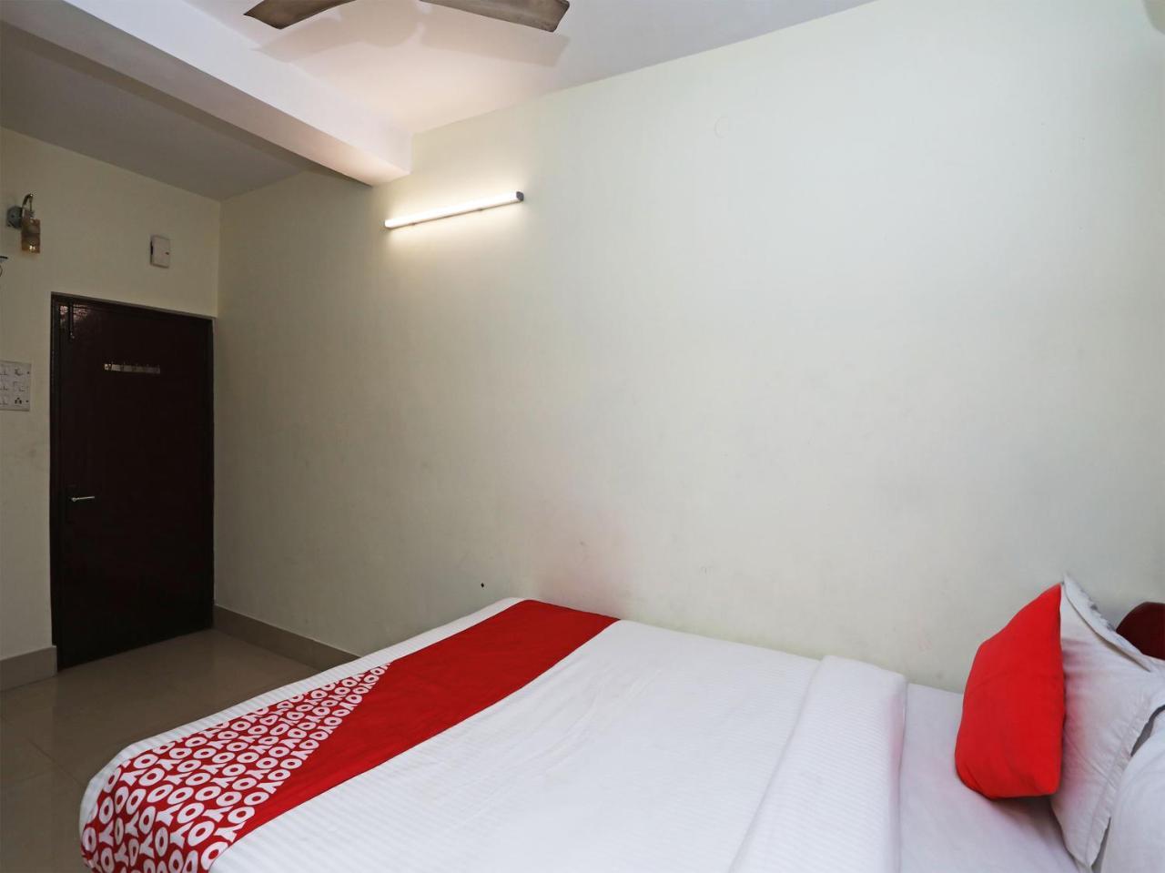 Oyo 13906 Vinita Inn Santragachi Dış mekan fotoğraf