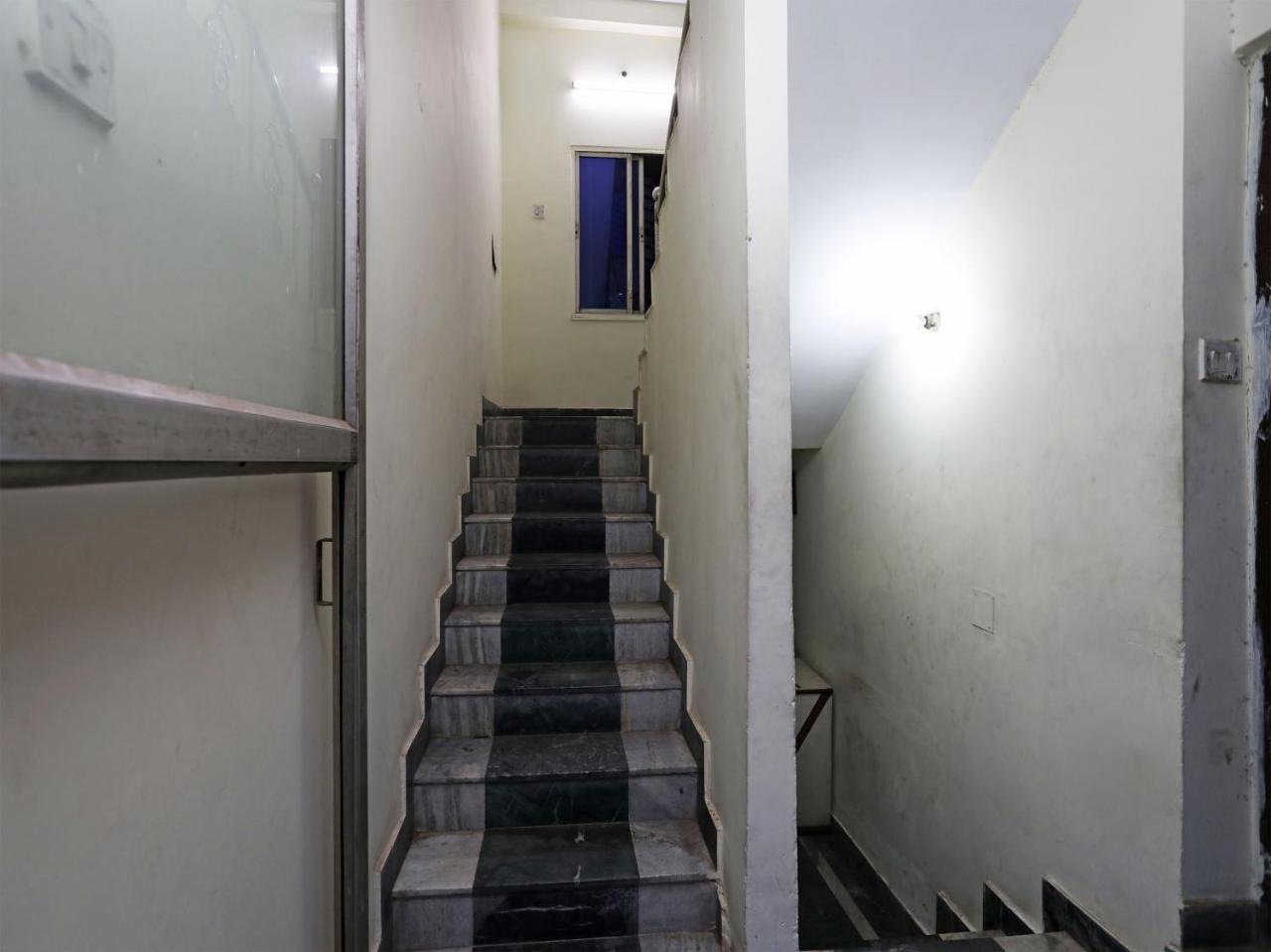 Oyo 13906 Vinita Inn Santragachi Dış mekan fotoğraf