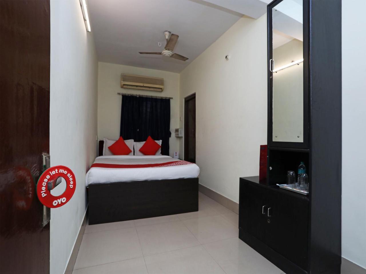 Oyo 13906 Vinita Inn Santragachi Dış mekan fotoğraf